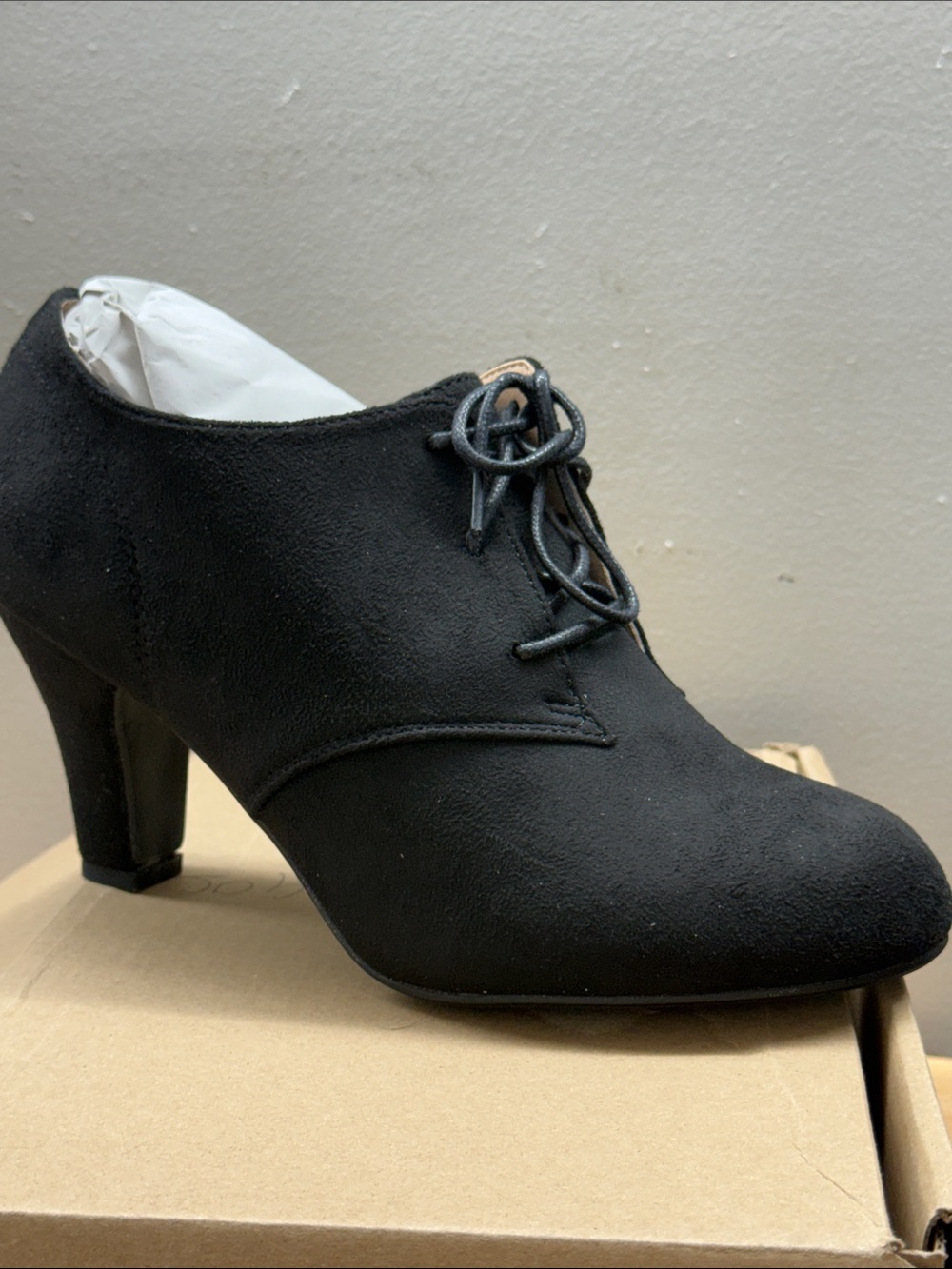 Journee Collection Leona Classic Black Suede Lace-Up Women’s Heeled Oxford NWT
